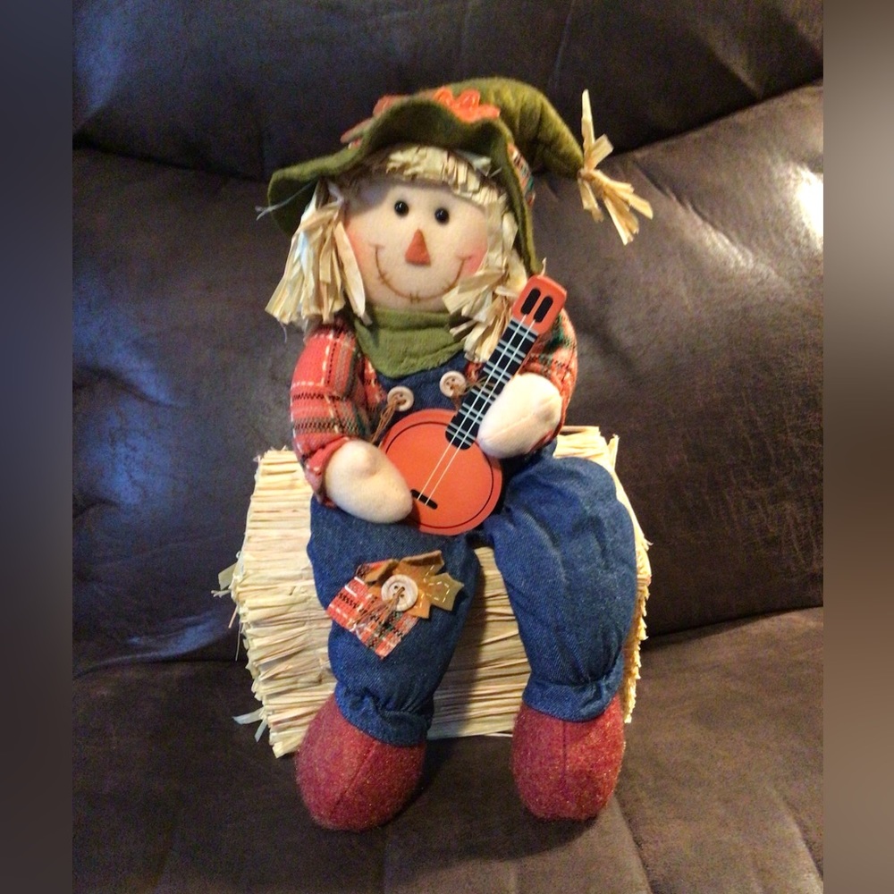 Avon Jo the Scarecrow Musical Harvest Sitter